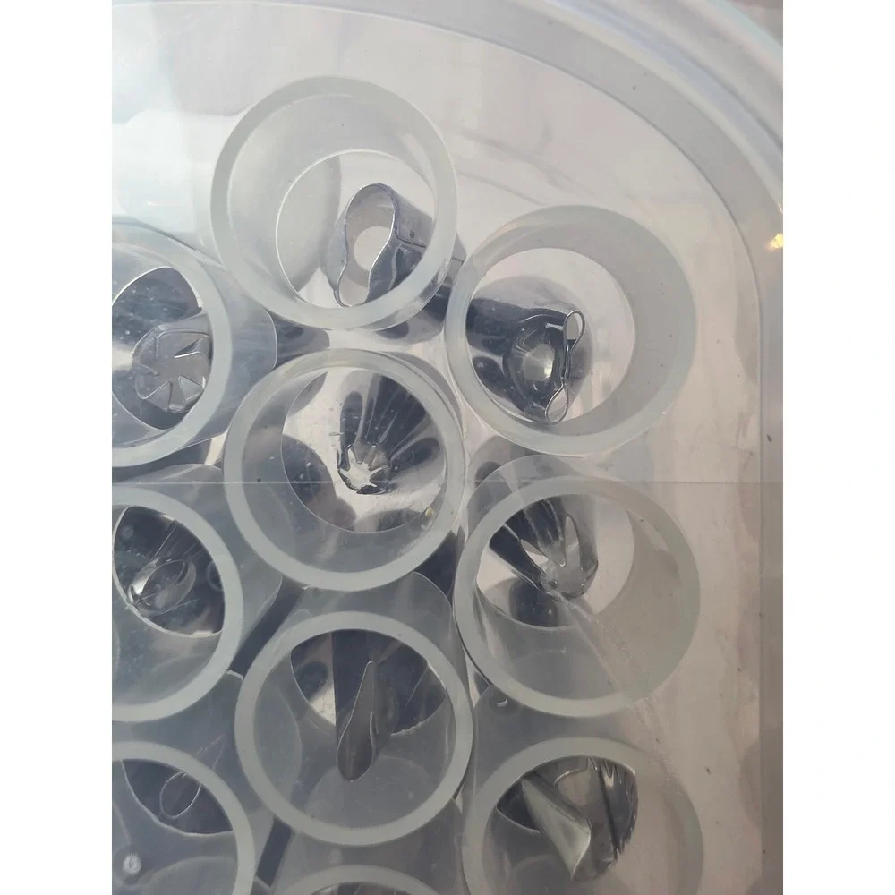 Cake Decorating Set 26 Piping Tips Storage Case and 6 Inch Metal Cooling Rack A2
